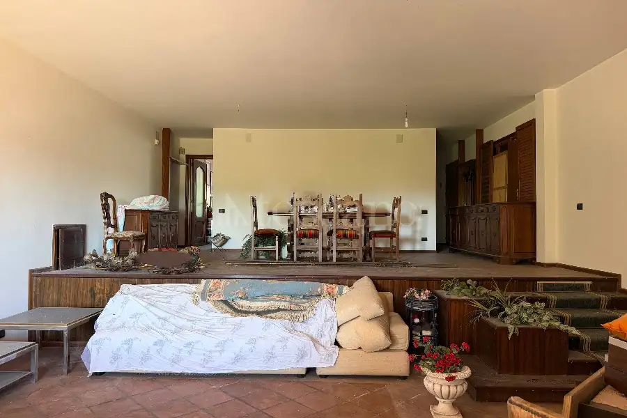 Villa in vendita di 330 mq a €498.000 (rif. 120/2026)