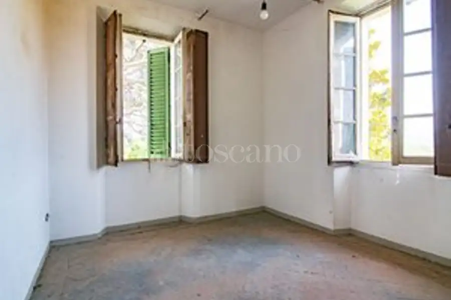 Casale in vendita di 400 mq a €180.000 (rif. 11/2026)
