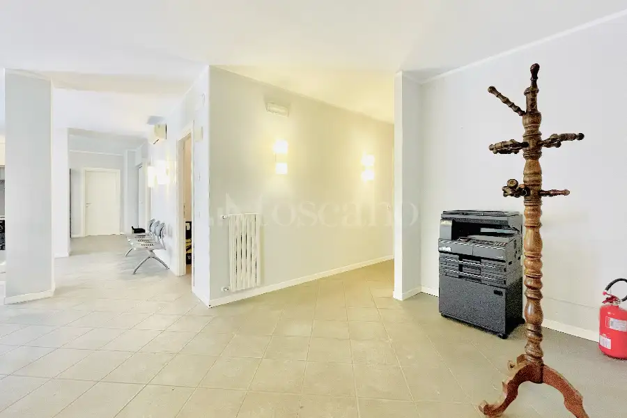 Ufficio in vendita di 300 mq a €650.000 (rif. 48/2026)