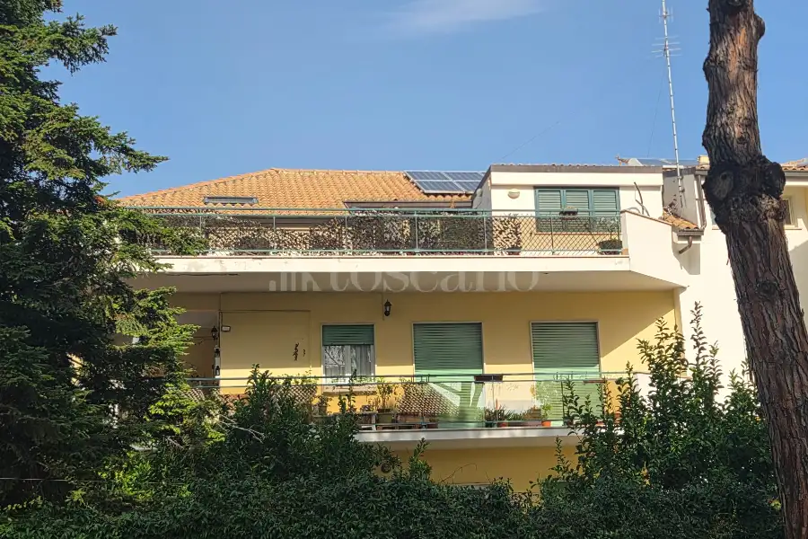 Villa Plurifamiliare in vendita di 575 mq a €580.000 (rif. 33/2026)