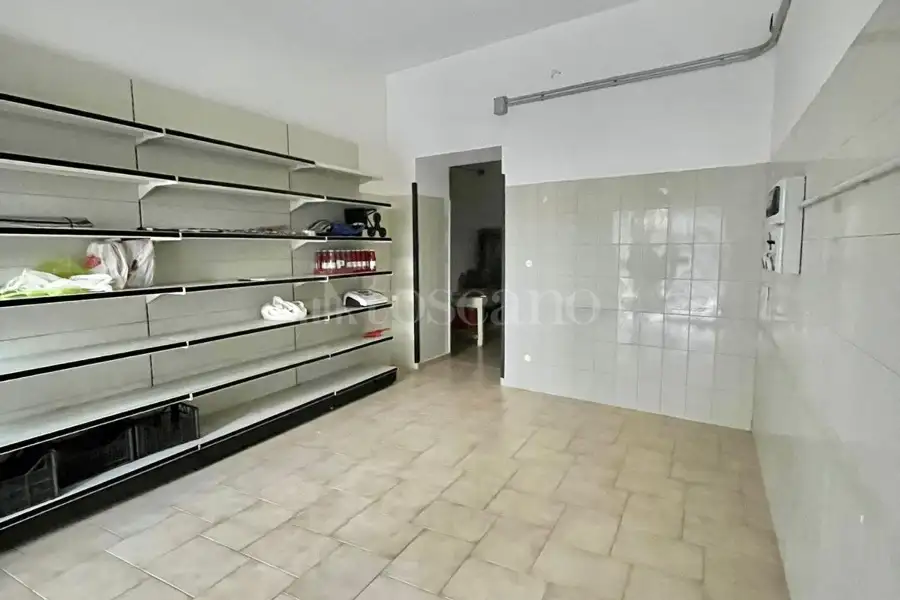 Negozio in affitto di 50 mq a €450 (rif. 84/2026)