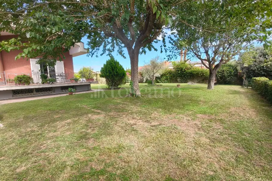 Villa in vendita di 300 mq a €845.000 (rif. 49/2026)