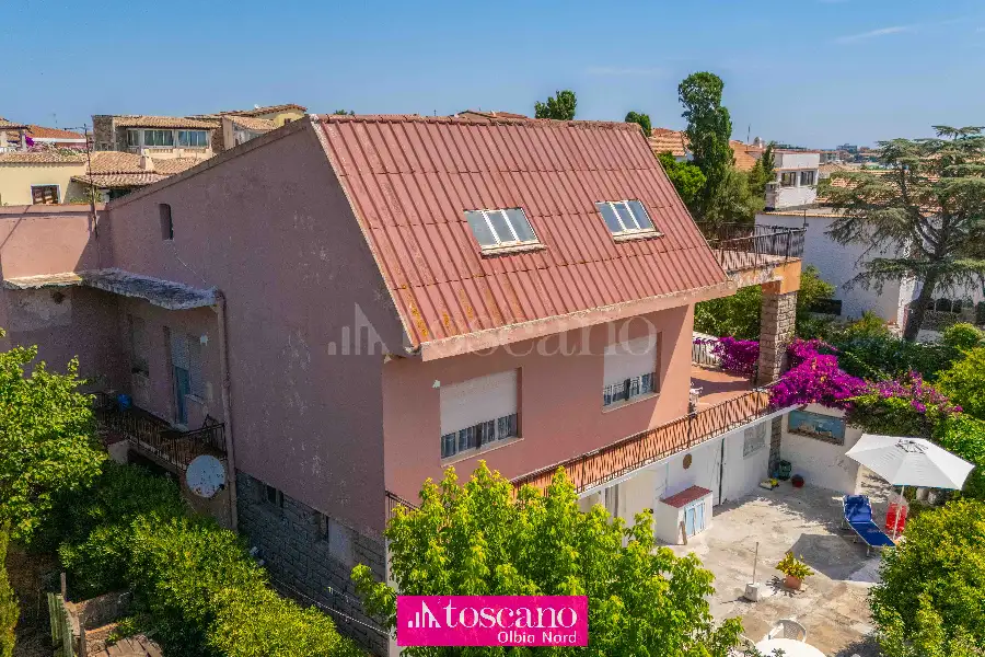 Villa in vendita di 330 mq a €1.500.000 (rif. 42/2026)