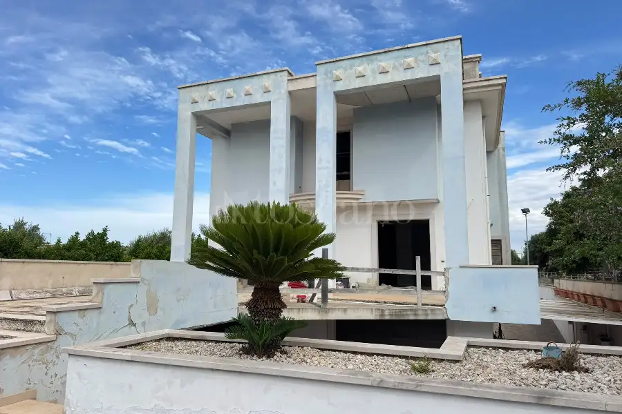 Villa in vendita di 750 mq a €920.000 (rif. 30/2026)