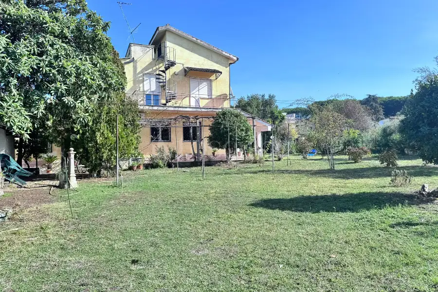 Villa in vendita di 350 mq a €475.000 (rif. 15/2025)