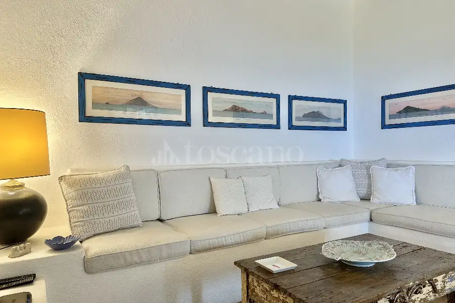 Villa in vendita di 1.000 mq a €1.990.000 (rif. 41/2025)