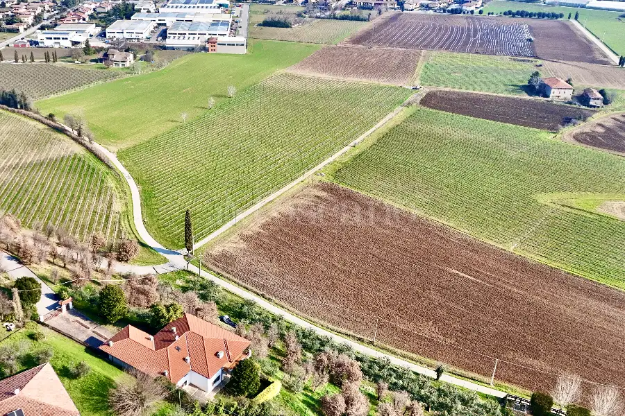 Villa in vendita di 450 mq a €950.000 (rif. 14/2025)