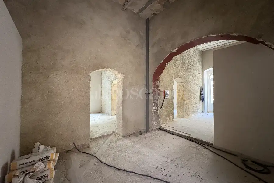 Palazzo in vendita di 813 mq a €1.250.000 (rif. 91/2026)