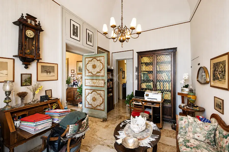 Casale in vendita di 1.000 mq a €1.150.000 (rif. 5/2026)