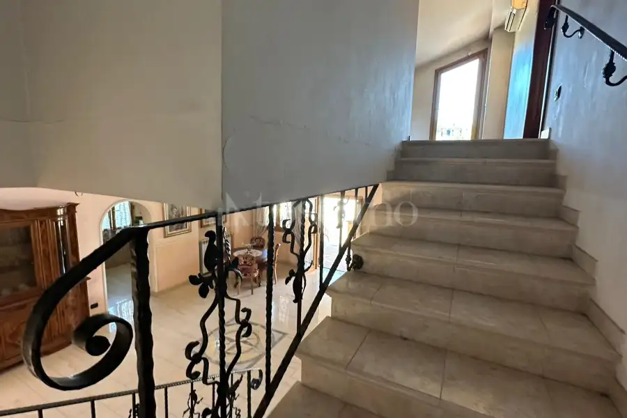 Villa in vendita di 370 mq a €890.000 (rif. 3/2026)