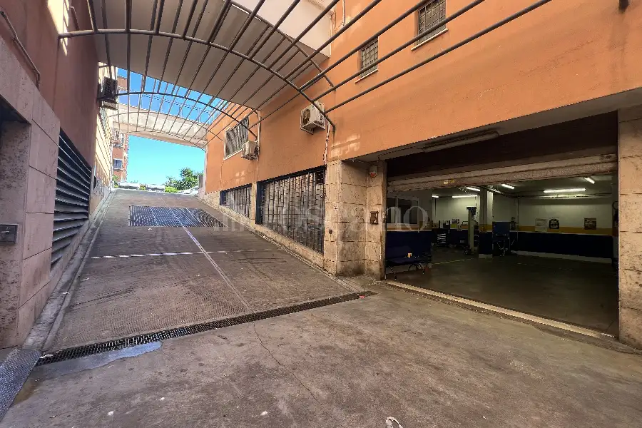 Negozio in affitto di 283 mq a €2.300 (rif. 6/2026)