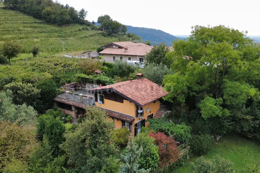 Casa Indipendente in vendita di 90 mq a €780.000 (rif. 57/2026)