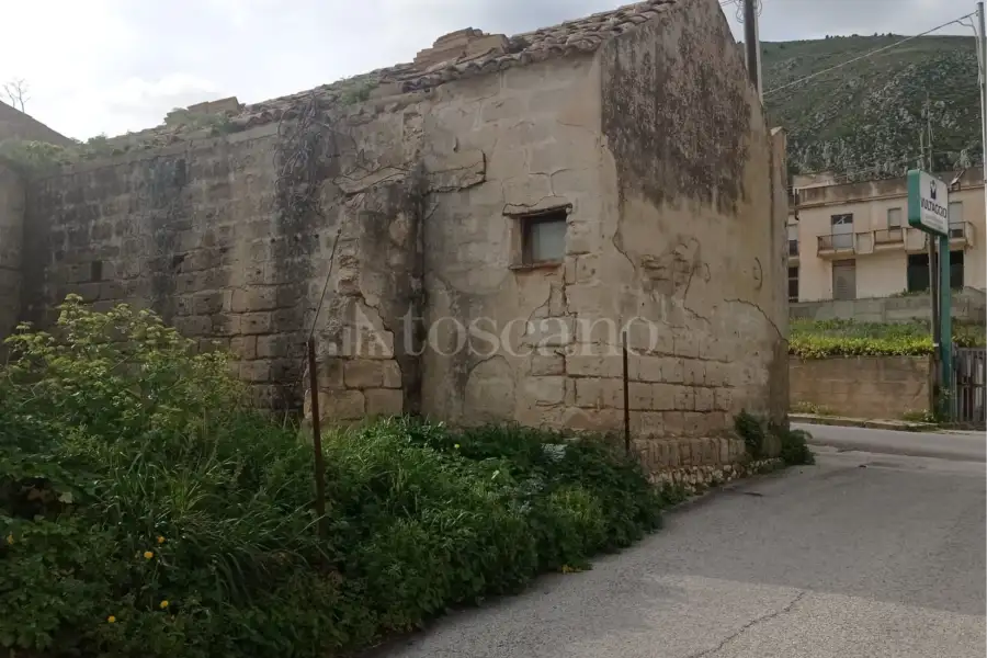 Casa Indipendente in vendita di 240 mq a €50.000 (rif. 5/2025)