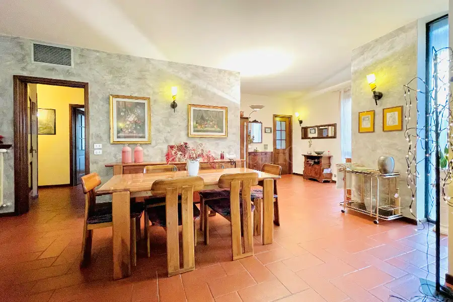 Villa in vendita di 410 mq trattativa riservata (rif. 112/2024)