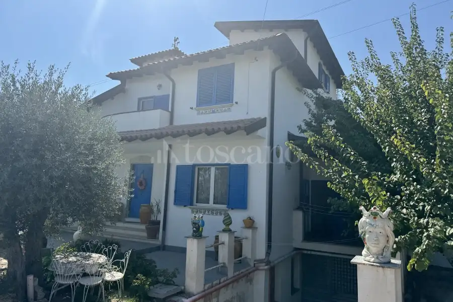 Villa in vendita di 400 mq a €420.000 (rif. 81/2024)
