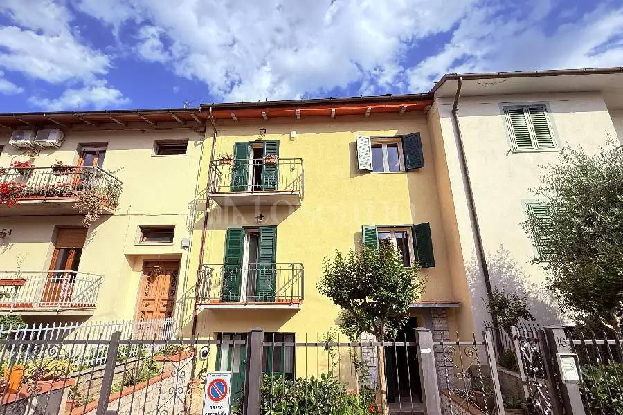 Casa Indipendente in vendita di 220 mq a €540.000 (rif. 24/2026)