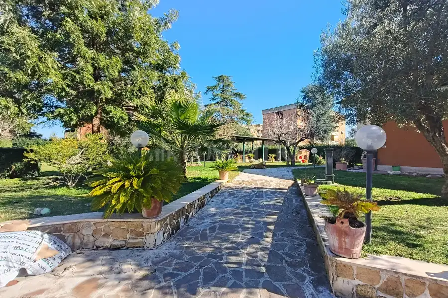 Villa Bifamiliare in vendita di 280 mq a €899.000 (rif. 72/2025)