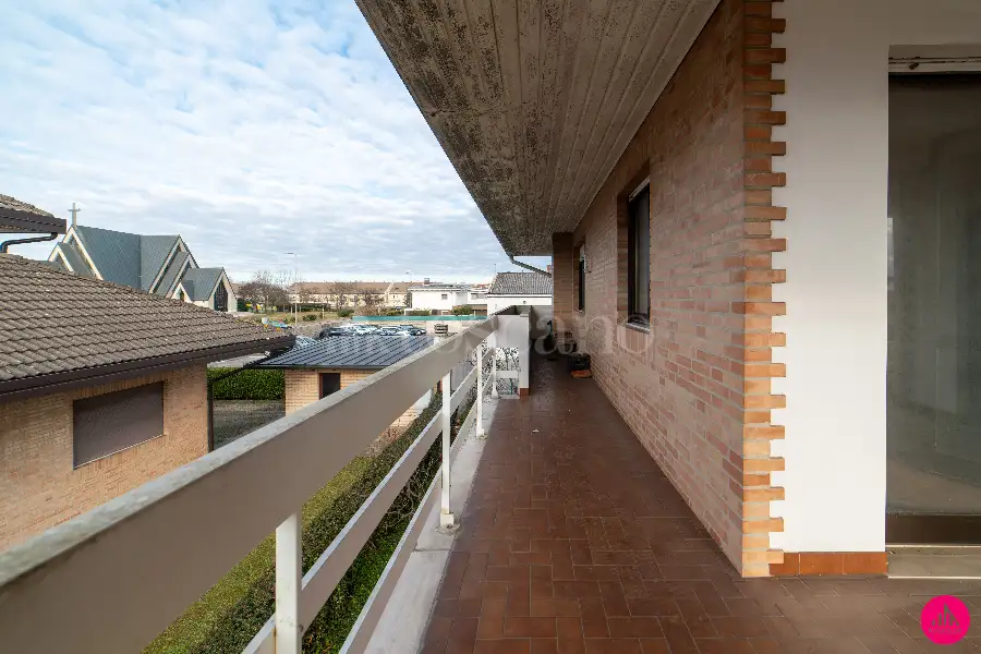 Casa Indipendente in vendita di 370 mq a €380.000 (rif. 8/2026)