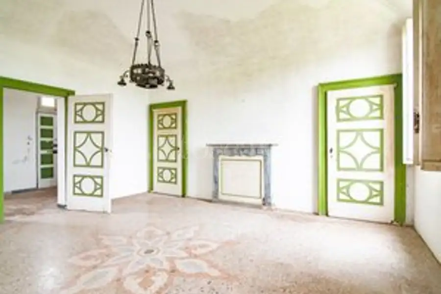 Casale in vendita di 400 mq a €180.000 (rif. 11/2026)