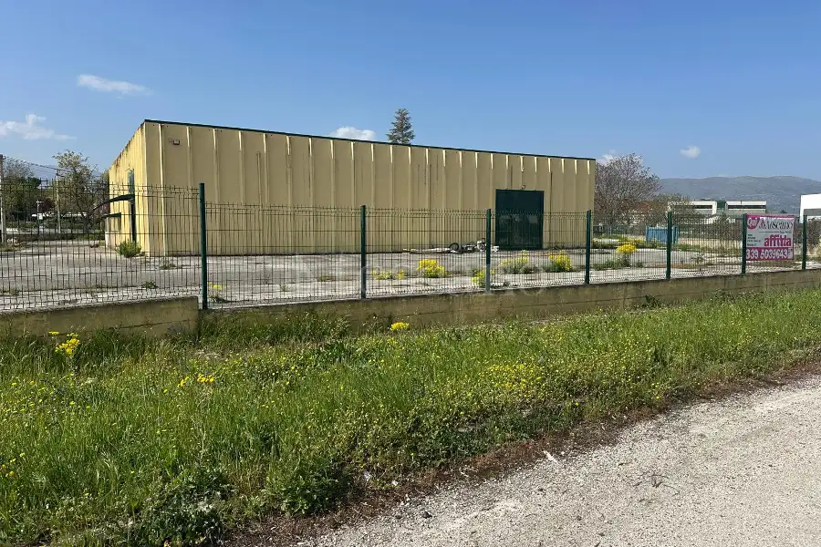 Capannone in affitto di 2.300 mq a €4.000 (rif. 9/2026)