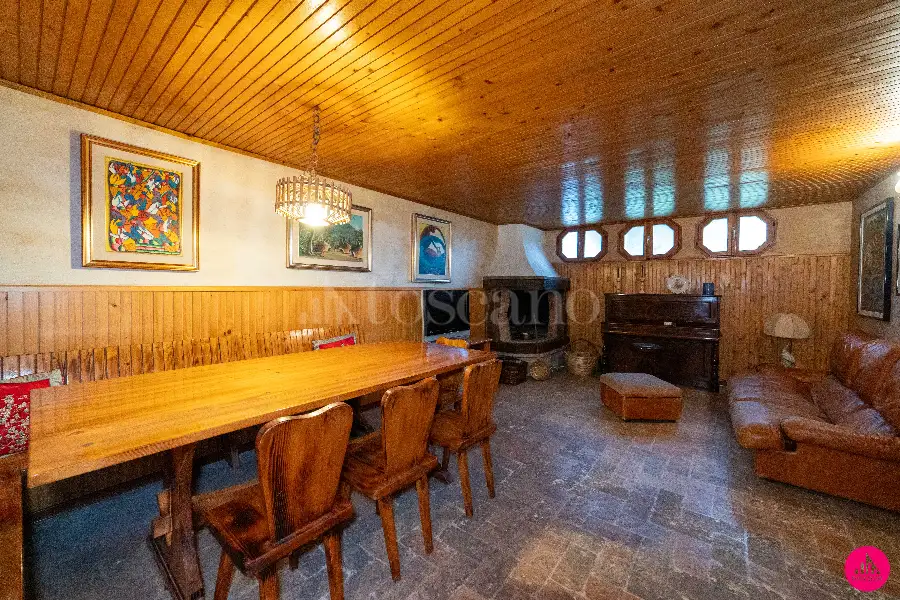 Villa in vendita di 390 mq a €430.000 (rif. 171/2025)