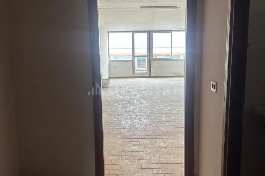 Negozio in vendita di 4.995 mq a €1.500.000 (rif. 118/2025)