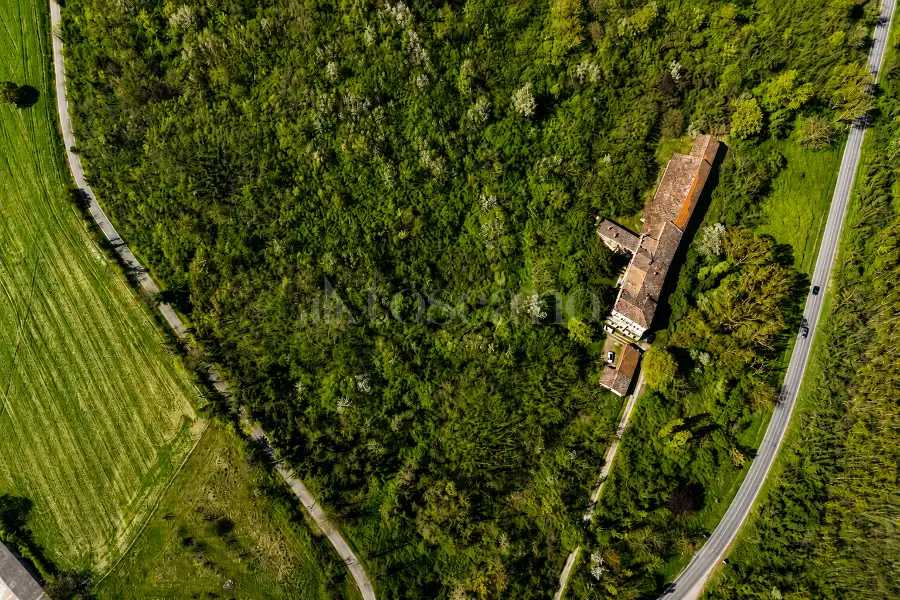 Casale in vendita di 1.000 mq a €1.150.000 (rif. 5/2026)