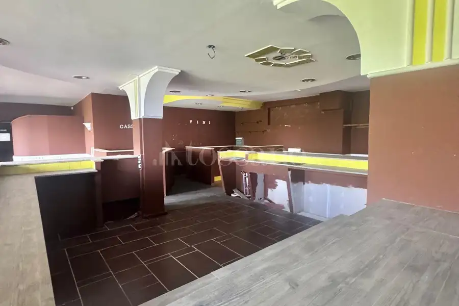 Negozio in vendita di 300 mq a €49.000 (rif. 64/2026)