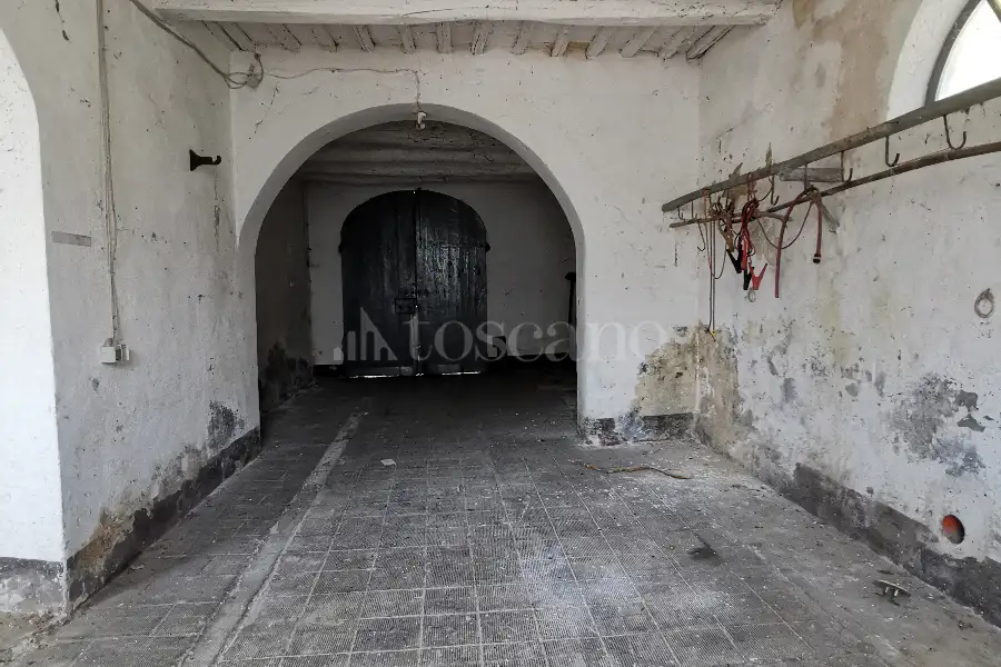 Casale in vendita di 900 mq a €850.000 (rif. 53/2022)