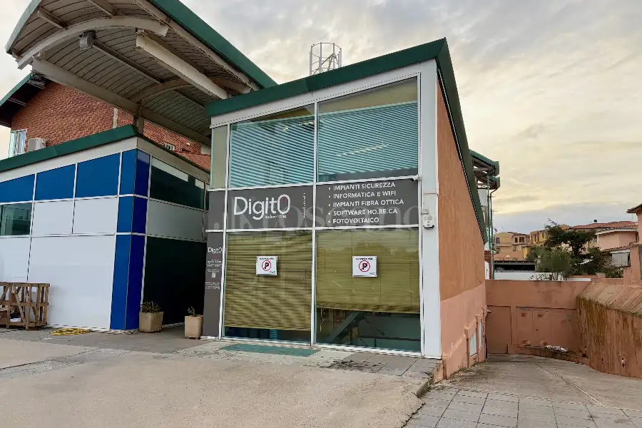 Negozio in vendita di 122 mq a €315.000 (rif. 8/2026)