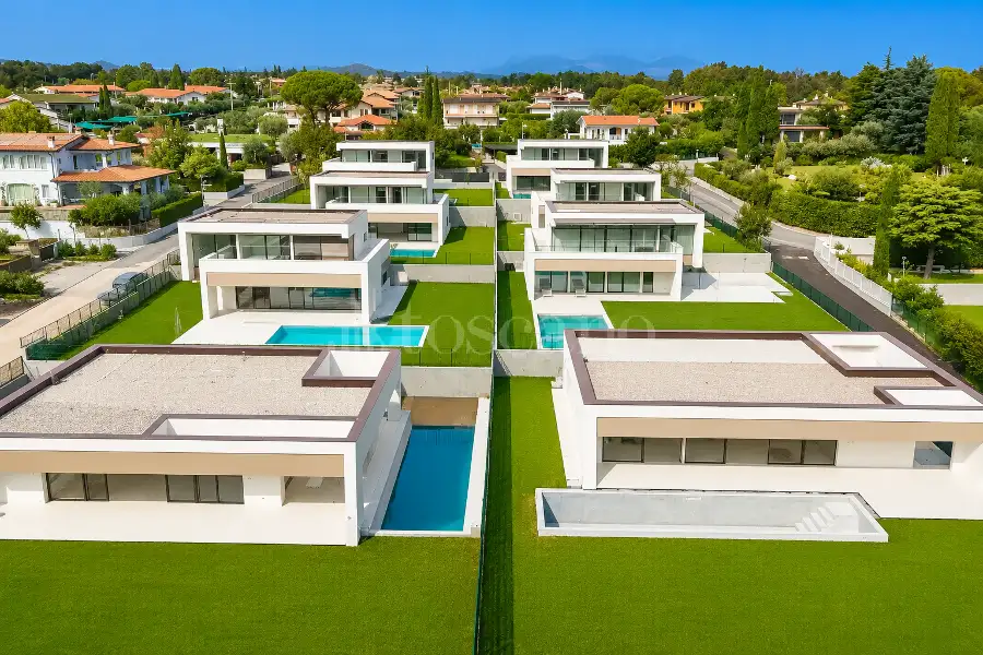 Villa in vendita di 292 mq a €1.590.000 (rif. 12/2025)