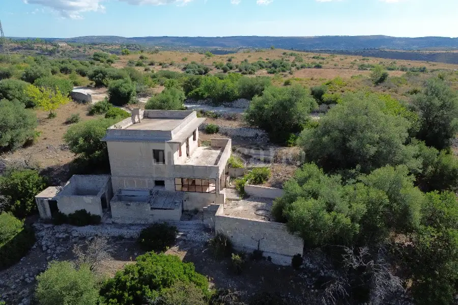 Villa in vendita di 10.000 mq a €230.000 (rif. 99/2025)