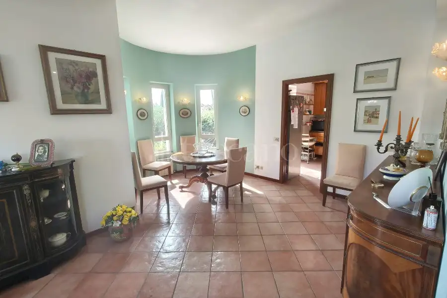 Villa in vendita di 300 mq a €845.000 (rif. 49/2026)
