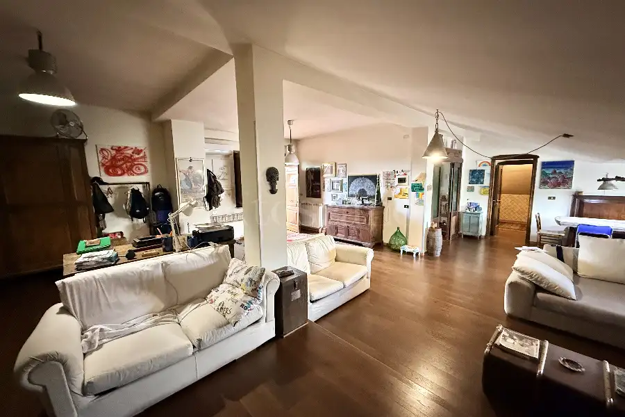 Attico in vendita di 230 mq a €189.000 (rif. 54/2026)