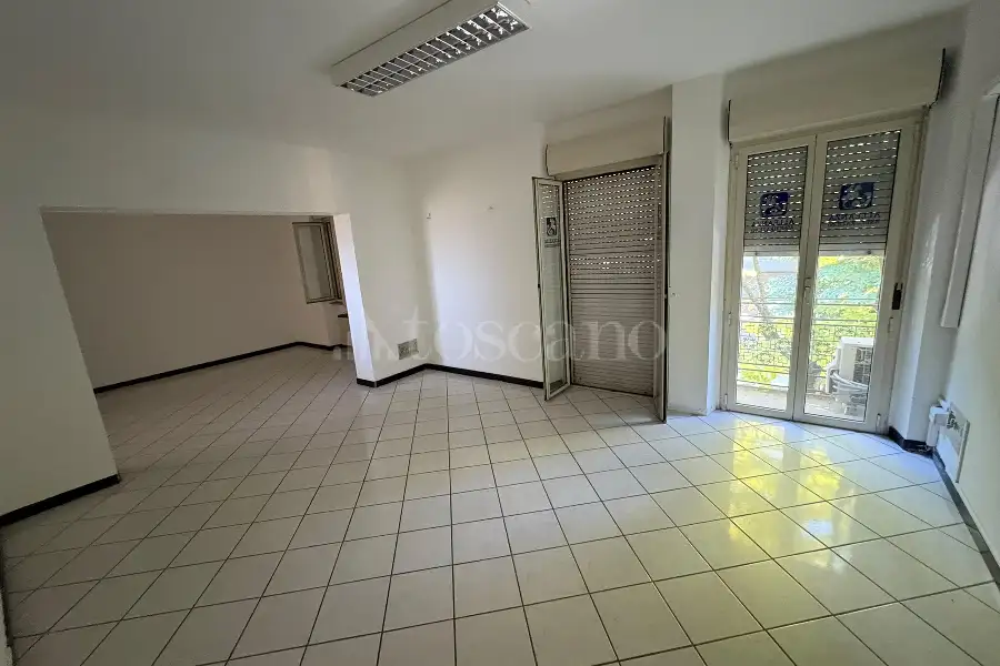 Stabile Uso Ufficio in vendita di 310 mq a €350.000 (rif. 80/2026)