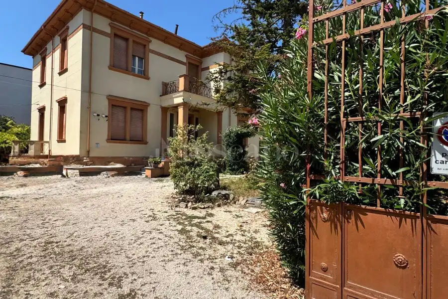 Villa in vendita di 413 mq trattativa riservata (rif. 94/2025)