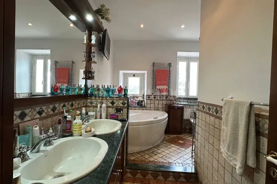 Casa Indipendente in vendita di 240 mq a €598.000 (rif. 44/2026)
