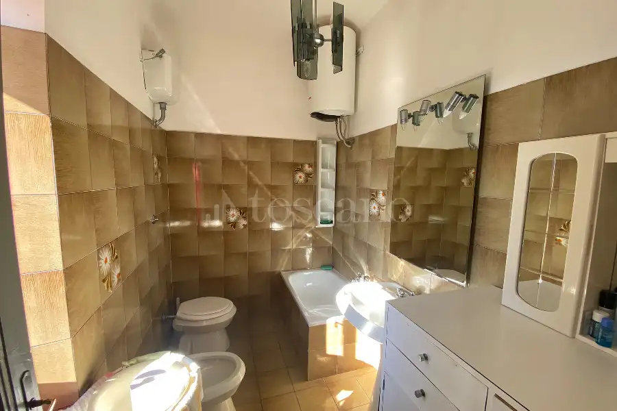 Palazzo in vendita di 250 mq a €75.000 (rif. 7/2025)