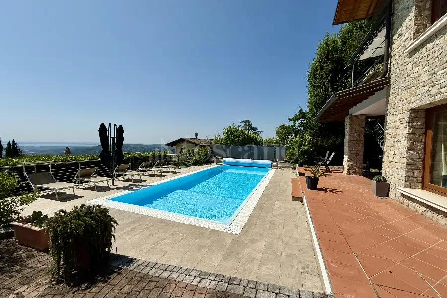 Villa in vendita di 220 mq a €950.000 (rif. 30/2025)