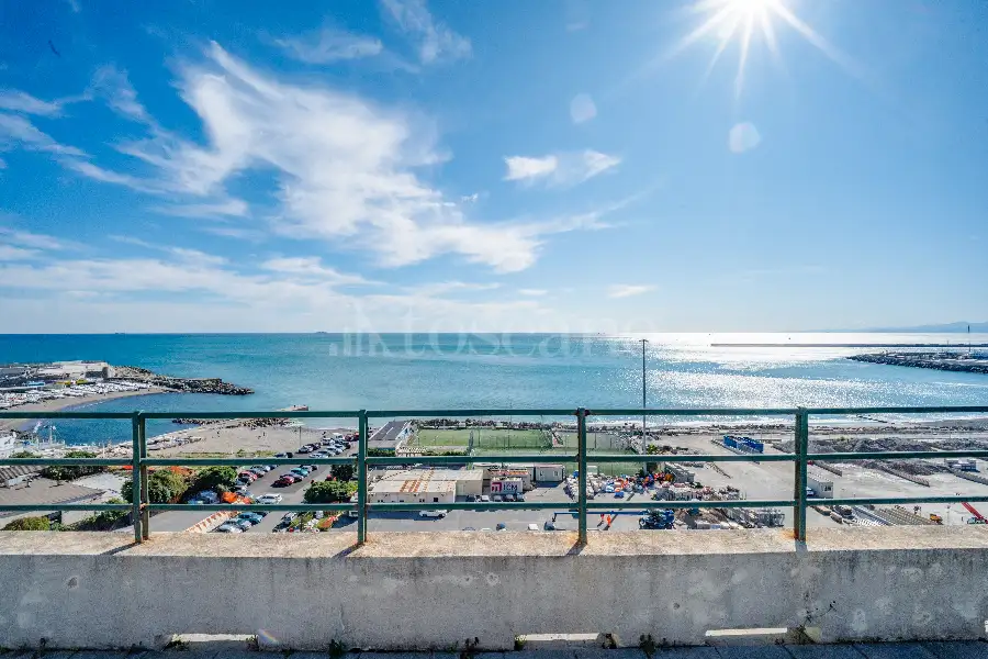 Attico in vendita di 440 mq a €1.650.000 (rif. 17/2026)