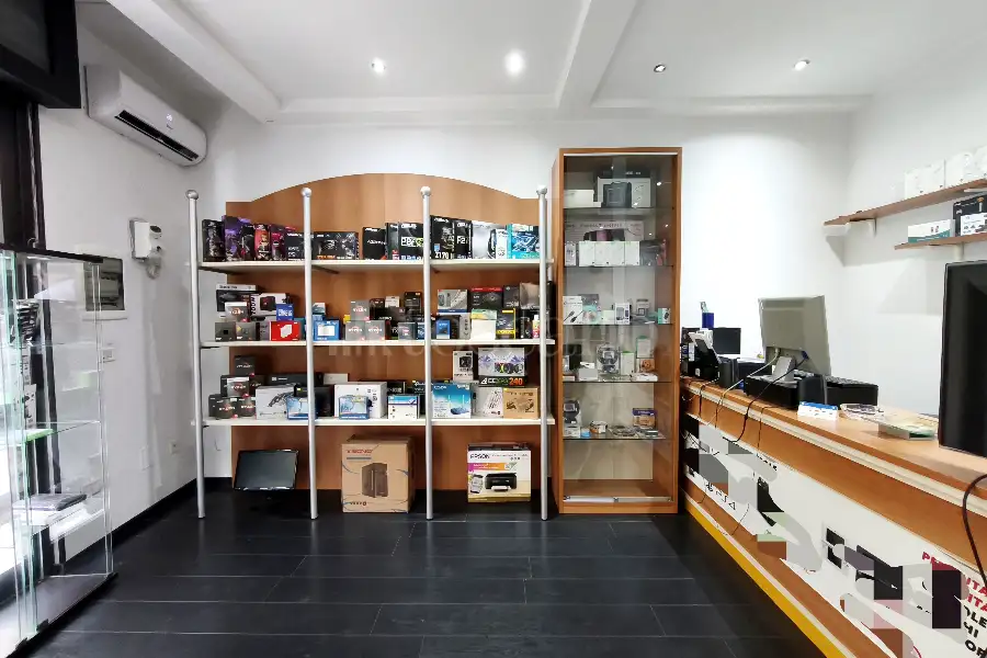 Negozio in vendita di 47 mq a €48.000 (rif. 6/2026)