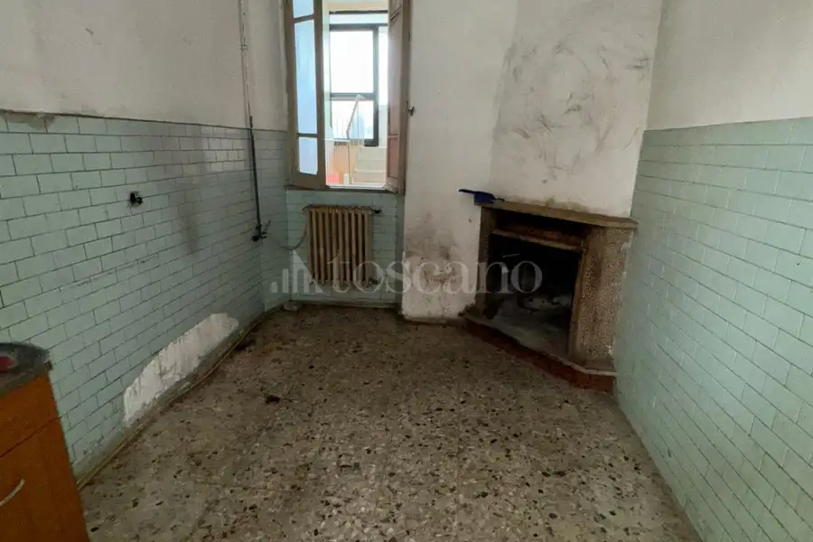 Casa Indipendente in vendita di 250 mq a €60.000 (rif. 103/2025)