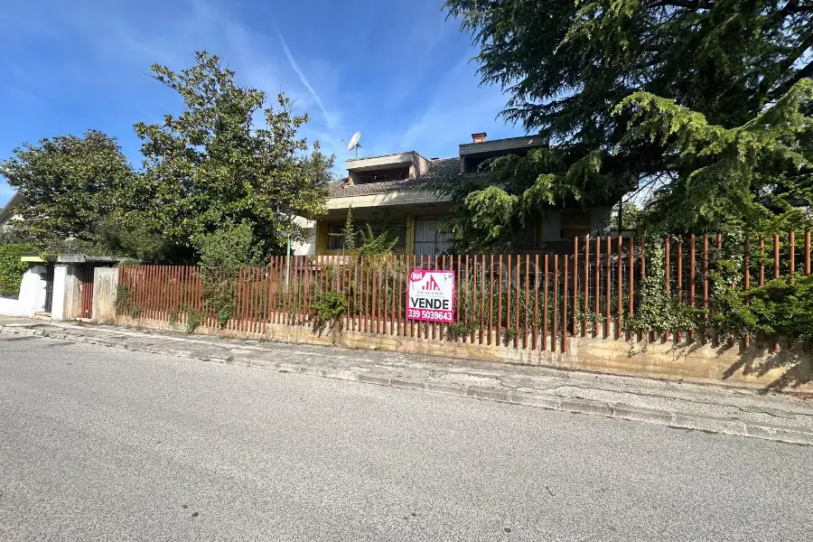 Villa in vendita di 444 mq trattativa riservata (rif. 59/2025)