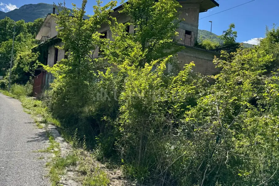 Casa Indipendente in vendita di 332 mq a €60.000 (rif. 64/2025)