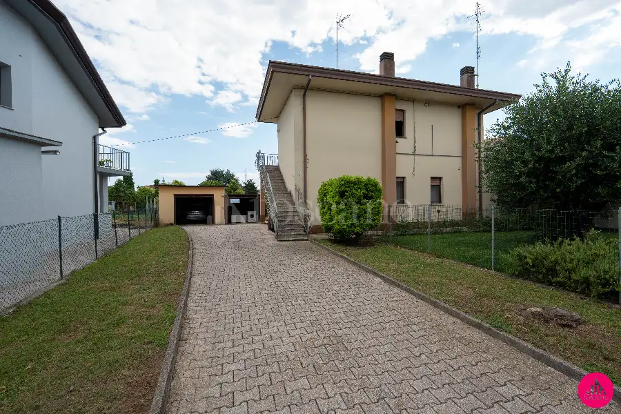 Villa Bifamiliare in vendita di 150 mq a €210.000 (rif. 120/2026)