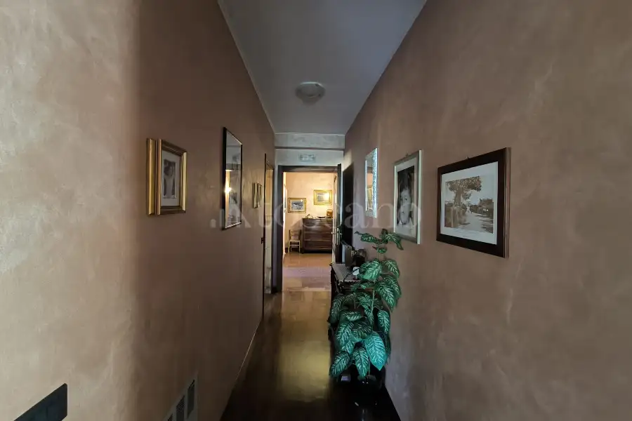 Villa in vendita di 550 mq a €890.000 (rif. 17/2025)