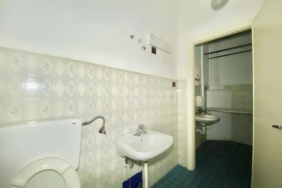 Negozio in vendita di 95 mq a €64.000 (rif. 26/2026)