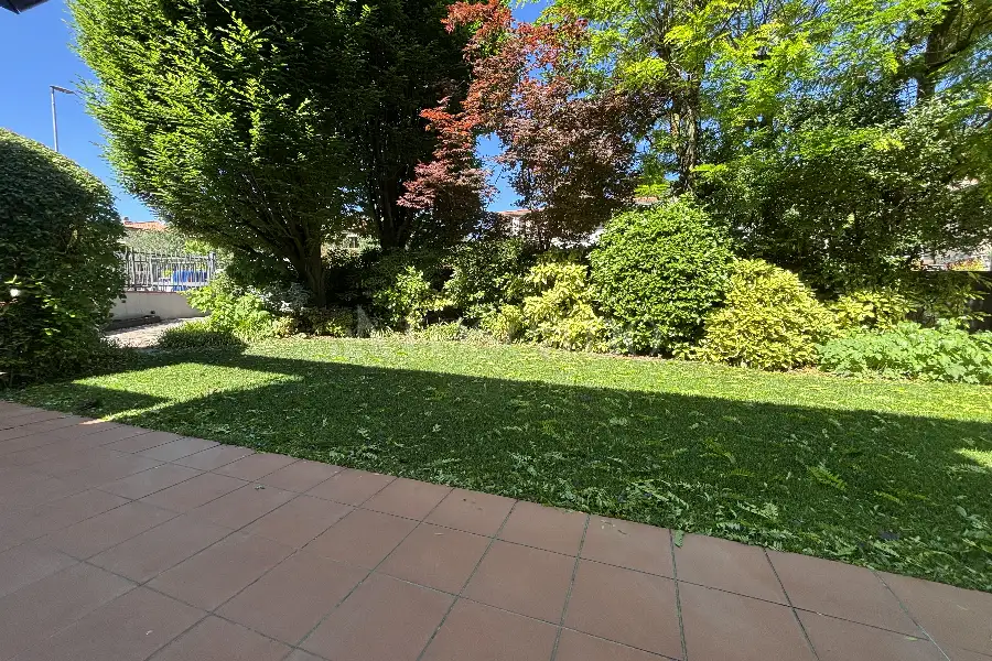 Villa Bifamiliare in vendita di 320 mq a €780.000 (rif. 65/2025)