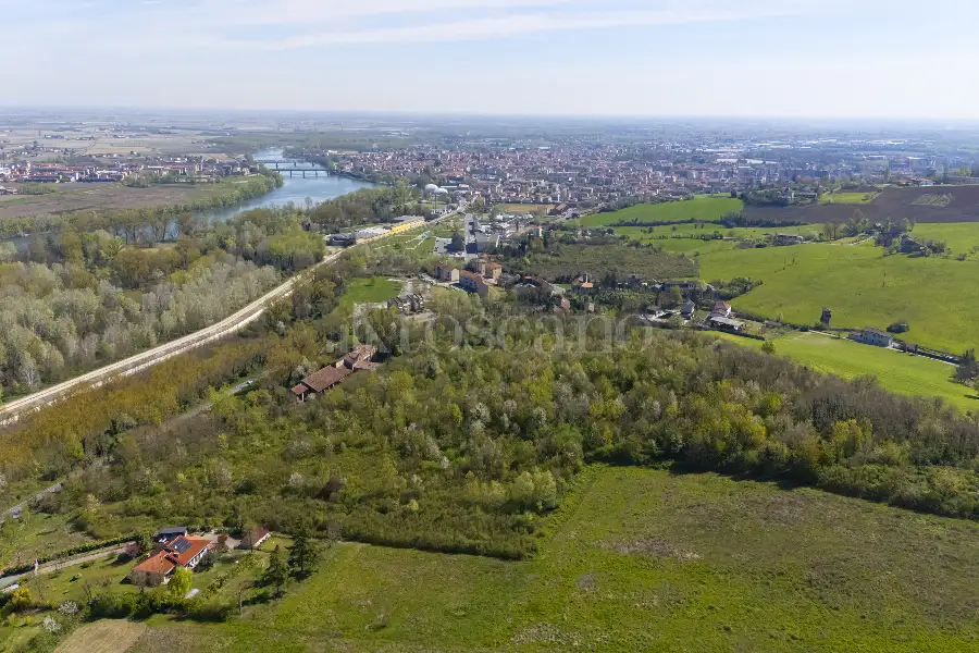 Casale in vendita di 1.000 mq a €1.150.000 (rif. 5/2026)