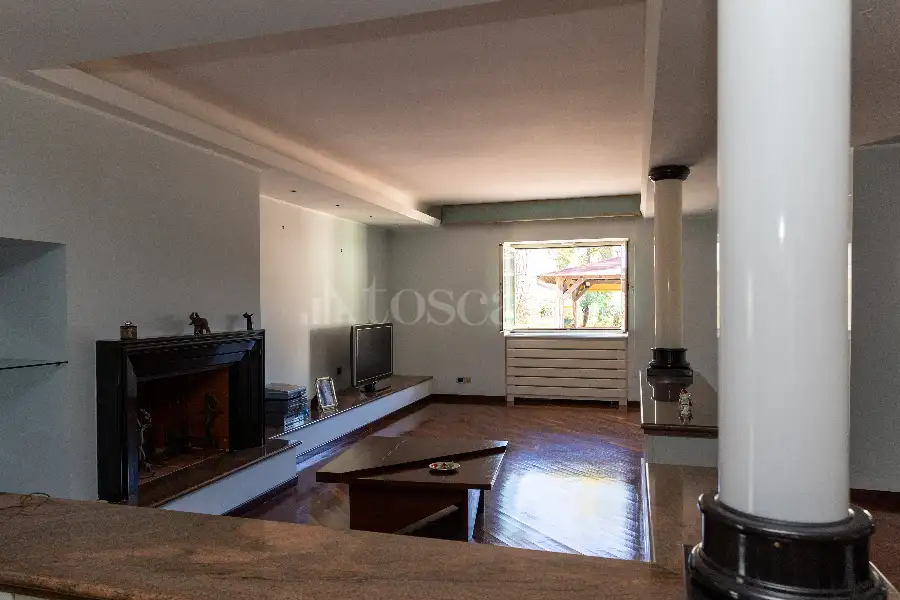 Villa in vendita di 700 mq a €580.000 (rif. 131/2025)